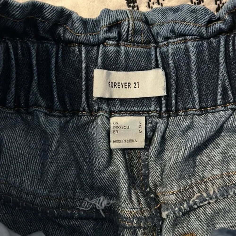 Forever 21 Denim Jean Cuffed Shorts Large NWOT - Picture 3 of 4